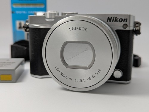 Nikon fotocamera - j5,